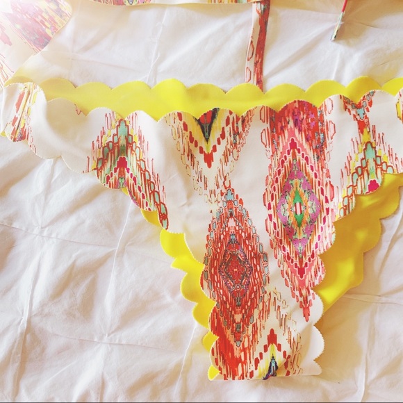 NEW♥️ $180 PILYQ REVERSIBLE WAVE YELLOW SCALLOPED BANDEAU HALTER BIKINI SET S/M - Picture 8 of 8